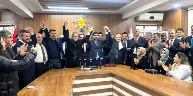 AK Parti yeni İl Başkanı Salt görevi devraldı