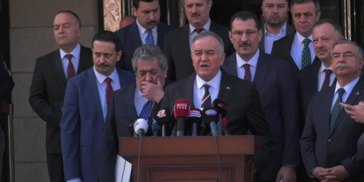 AKP ve Mhp, Recep Tayyip Erdoğan’ın Üçüncü Kez Cumhurbaşkanı Adayı Olması İçin Ysk’ya Başvurdu