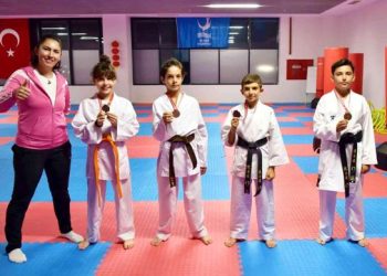 Aliağalı karateciler şampiyonadan 4 madalya ile döndü