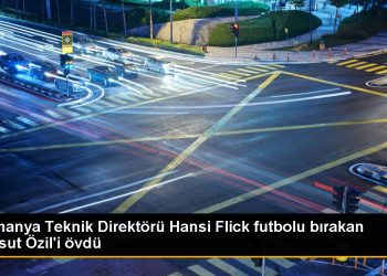 Almanya Teknik Direktörü Hansi Flick futbolu bırakan Mesut Özil’i övdü