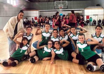 Altınovalı Minik voleybolcular, namağlup şampiyon