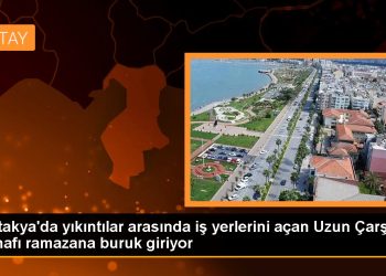 Antakya’da yıkıntılar arasında iş yerlerini açan Uzun Çarşı esnafı ramazana buruk giriyor