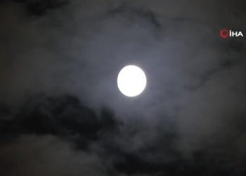 Astronomi meraklısı öğrenciler Ay, Satürn ve Jüpiter’i gözlemledi