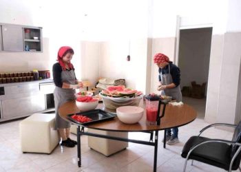 Balıkesir haberi: Ayvalık’ta kooperatif mutfağında kış hazırlıkları