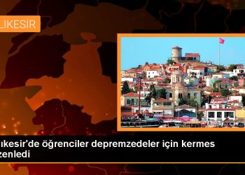 Balıkesir’de öğrenciler depremzedeler için kermes düzenledi