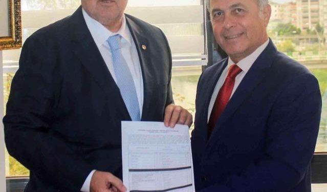 Başkan Yılmaz mazbatasını aldı