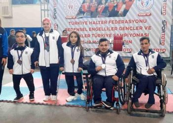 Bedensel Engelli Halter sporcuları 5 kupa ile döndüler