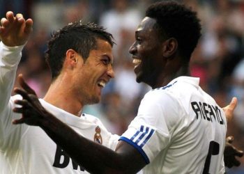 Bir bir eksiliyor dostlar! Süper Lig’de de top koşturan dünya yıldızı Adebayor futbolu bıraktı