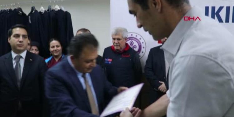 BURDUR’DA DEPREMZEDELER İÇİN SOSYAL MARKET AÇILDI