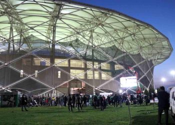 Cezaya rağmen takımlarını yalnız bırakmadılar