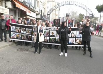 Çorlu Tren Faciasına İlişkin 14. Duruşma Başladı. Aileler Duruşma Öncesi, “Adalet İstiyoruz” Sloganıyla Mahkeme Önüne Kadar Yürüdü