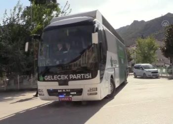 Davutoğlu: “(Başörtüsü düzenlemesi) Aslında anayasa konusu yapılması bile doğru değil”