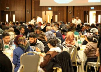 Depremzedeler, gazi ve şehit aileleri ilk iftarda bir araya geldi