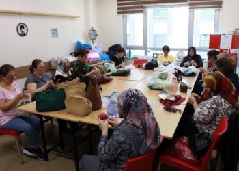 EDİRNE’DE 15 ÜYE İLE KURULAN KADIN KOOPERATİFİ, DÜNYA MARKALARINA ÇANTA ÜRETİYOR