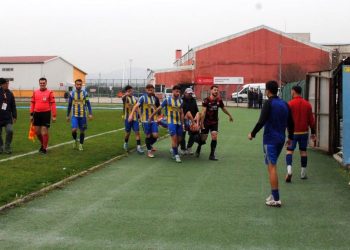 Futbolcunun diz kapağı çıktı, maç sonu ortalık karıştı