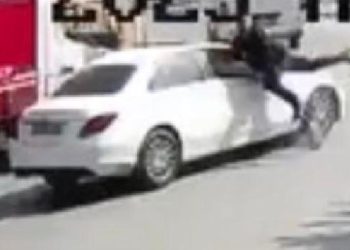 Güngören’de skuterla ters yönde giderken otomobil çarptı