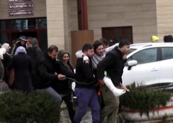 Hastanede deprem paniği kamerada