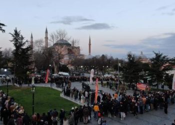 Havadan fotoğraflarla // Sultanahmet Meydanı’nda 201 yıllık gelenek bozulmadı