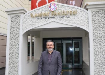 İLAHİYAT FAKÜLTESİ DEKANI ŞAHİN SAĞLIK, İBADETTEN ÖNCE GELİR