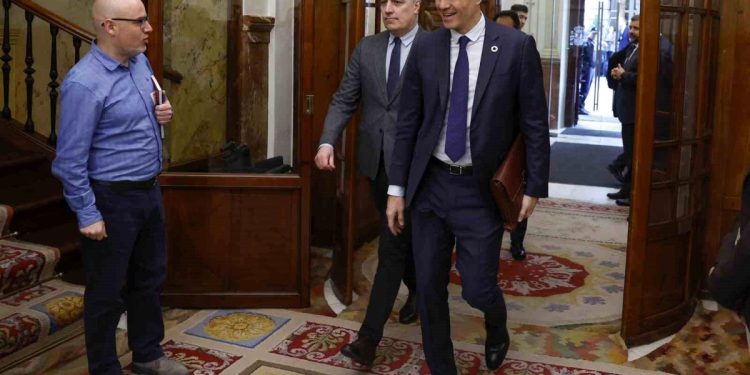 İspanya’da hükümet için sunulan gensoru önergesi reddedildi