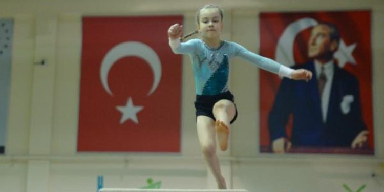 Jimnastik şampiyonu Elvan, eğitimini Ukrayna’da, antrenmanlarını Bursa’da sürdürüyor