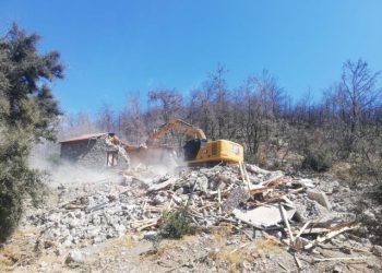 Kaçak yapıların yıkımı sürüyor