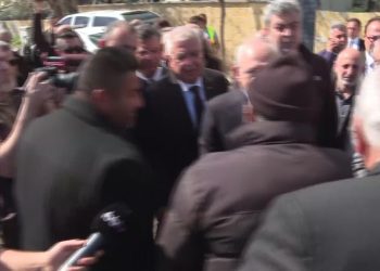 Kılıçdaroğlu’na Seslenen Depremzede Çocuk: “Ders Çalışmamız İçin Bir Şeyler Getirebilecek Misiniz”