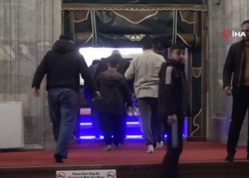 Konya’da ilk teravih namazında camiler doldu