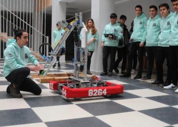 Meslek lisesi öğrencileri tasarladıkları robot ile Kanada’da yarışacak