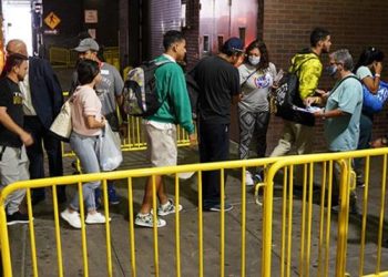 New York’ta on binlerce kaçak göçmenin kente girmesi sonucu olağanüstü hal ilan edildi