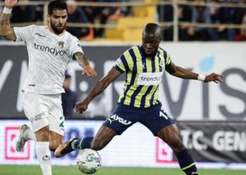 Son Dakika: Kanarya geriden gelip kazandı! Fenerbahçe, Alanyaspor’u deplasmanda 3-1’lik skorla mağlup etti