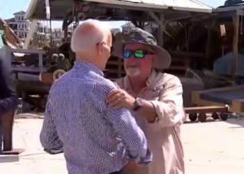 Tokalaşma esnasında mikrofonu unutan ABD Başkanı Joe Biden, küfür etti