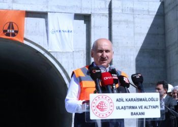 Ulaştırma ve Altyapı Bakanı Adil Karaismailoğlu, yeni Zigana Tüneli inşaatında incelemelerde bulundu Açıklaması