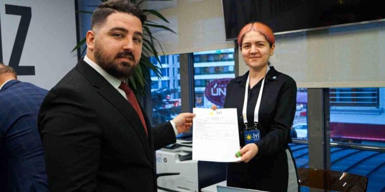 Uşaklı iş adamı Başaltın aday adaylığı müracaatını yaptı