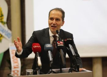 Yeniden Refah Partisi Genel Başkanı Erbakan, partisinin il kongresine katıldı