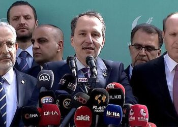 Yeniden Refah Partisi lideri Erbakan: Hiçbir ittifakın içinde yokuz, seçime tek başımıza giriyoruz