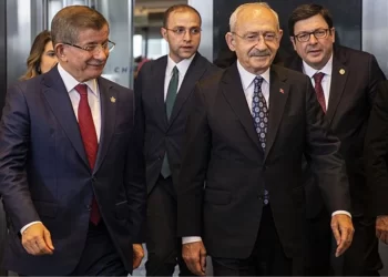 Ahmet Davutoğlu, CHP listelerinden girmenin en büyük pişmanlığı olduğunu söyledi