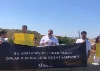 CHP Gençlik Kolları, Araç Geçiş Garantili Köprülerde Eylem Yaptı