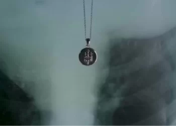 Kraliyet Darphanesi, mücevher koleksiyonunda tıbbi röntgen filmlerinden elde edilen gümüş kullanıyor