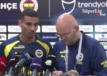 Alexander Djiku: Fenerbahçe’yi tebrik ediyorum, kazandığımız için mutluyum