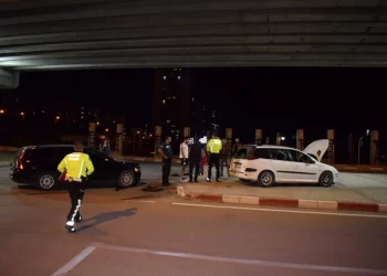 Karaman’da Kavşakta Meydana Gelen Kaza Sonucu 2 Kişi Yaralandı