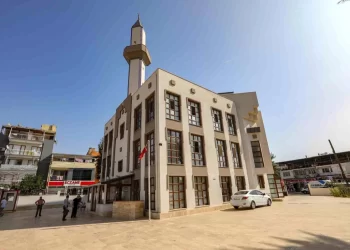 Bayraklı Belediye Başkanı Serdar Sandal, Hacı Osman ve Hacı Hatice Balcı Camisi Dernek Yönetimini Ziyaret Etti