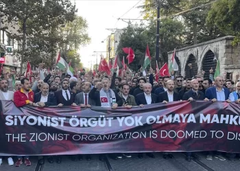 Milli İrade Platformu tarafından düzenlenen Büyük Filistin Yürüyüşü başladı