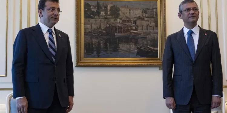 Özgür Özel, İmamoğlu’nu ziyaret etti