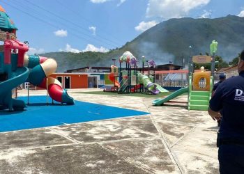 Venezuela’da bir cezaevi nasıl çete reislerinin havuzlu, gece kulüplü, hayvanat bahçeli lüks tesisi haline geldi?