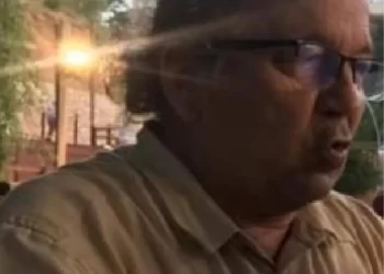 Emekli öğretmen geri manevra yapan kamyonetin çarpması sonucu hayatını kaybetti