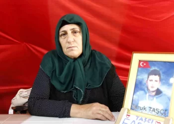 PKK’nın kaçırdığı çocuklar için ailelerin evlat nöbeti sürüyor